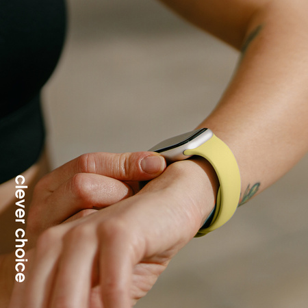 Pasek Crong Liquid do Apple Watch 42/41/40/38 mm Słomkowy Silikonowy